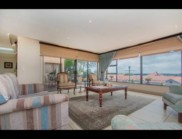 4 BEDROOM HOUSE FOR SALE IN FEATHERBROOKE ESTATE